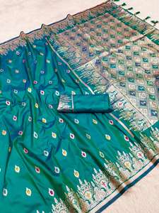 Banarasi 22 Catlouge Saree en soie douce grossiste de vêtements indiens et pakistanais en Inde - Product Image 3