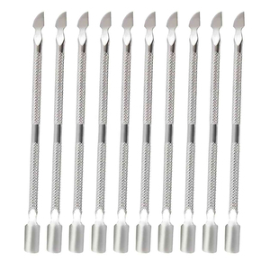 Outil de poussée d'ongles écologique réutilisable à double extrémité en acier inoxydable pour manucure avec accessoire pour cuticules - Product Image 1