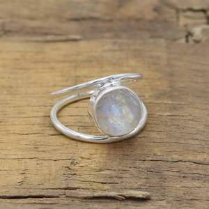 Sólido 925 plata esterlina plateado Natural Arco Iris piedra lunar banda bisel ajuste 7x9mm anillo hecho a mano joyería de moda para mujeres - Product Image 2