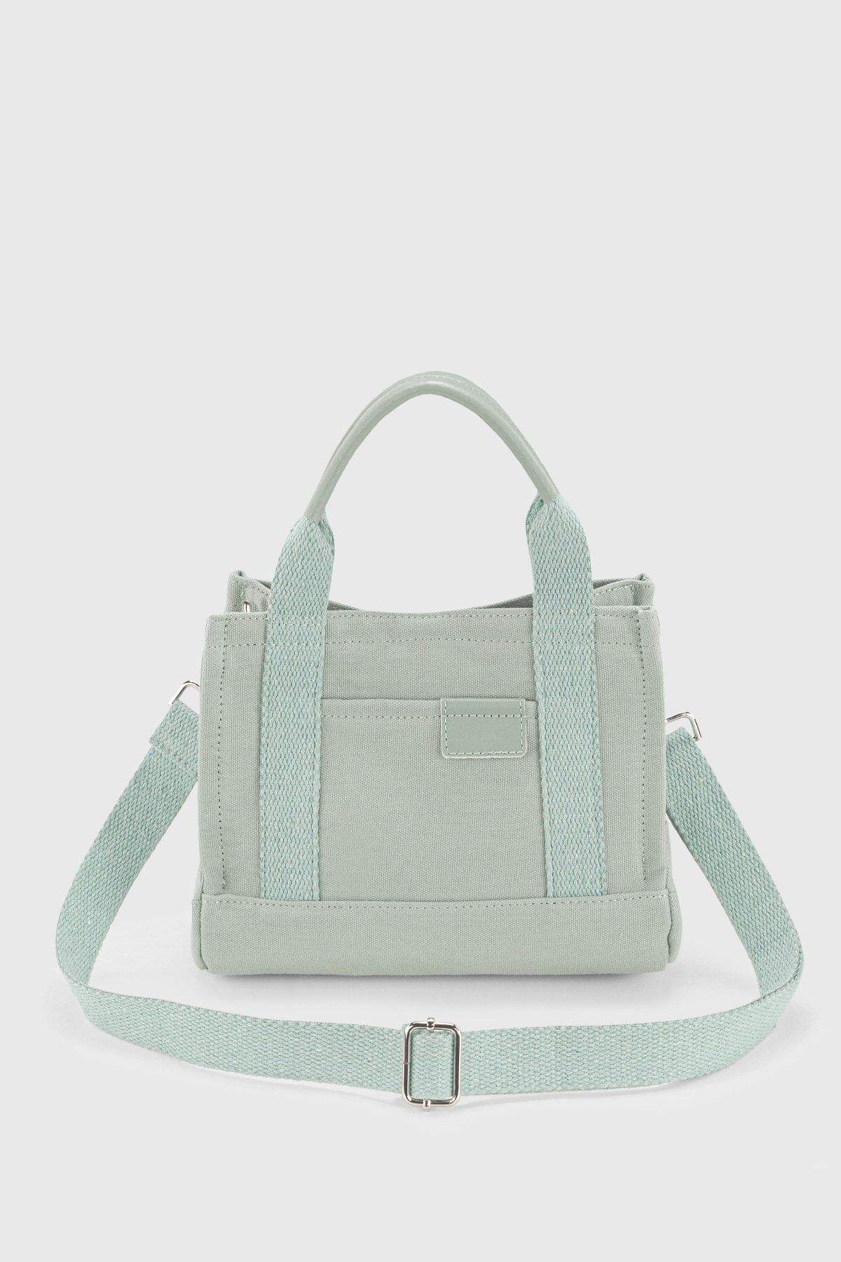 สีเขียวอ่อน