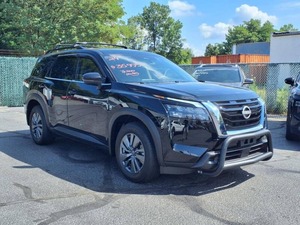 Nissan Pathfinder SV 4 portes SUV 2024, finition raffinée, légèrement utilisé - Product Image 2