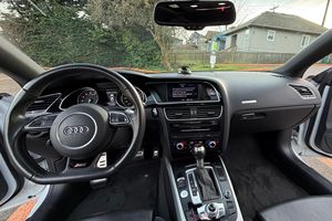 Audi RS5 Coupé 2013 Usado, 450-hp V8 AWD, Paquete Titanio, Propiedad de Dueño Occidental - Product Image 4