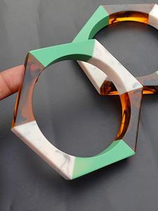 Bracelets et bracelets en résine Bracelets et manchettes tendances en résine personnalisés pour femmes et filles Forme ronde et au meilleur prix - Product Image 6