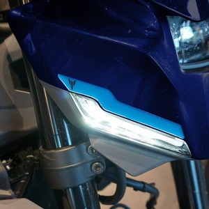 Adesivi Protettivi 3D per Parafango Anteriore Compatibili con Yamaha MT 09 2024-25 per Motociclette - Product Image 1