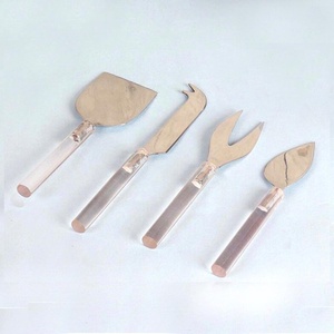 Ensemble d'épandeurs de fromage en acier inoxydable, en résine verte avec poignée en or, poli miroir, lavable au lave-vaisselle - Product Image 4