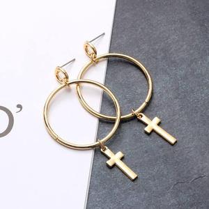 Boucles d'oreilles fleur en métal plaqué or avec design attrayant en laiton Boucles d'oreilles avec boucle d'oreille Bijoux en laiton BY HF CRAFTS - Product Image 4