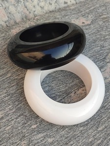 Brazalete de Acrílico de Diseño Moderno, Joyería Única para Mujer, Hecho a Mano, Ecológico, Personalizable, Multicolor, Marca HUSSAIN - Product Image 3