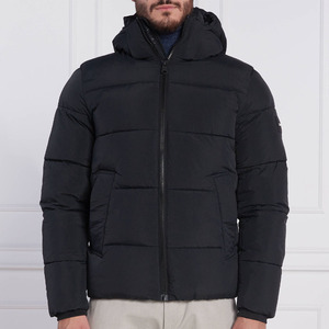 แจ็คเก็ตบอมเบอร์ทรงสวยเก๋แบบเปิดไหล่ ดีไซน์ทันสมัย ผลิตจากผ้าแคนวาสกันน้ำและกันลม เหมาะสำหรับฤดูหนาว/ฤดูใบไม้ร่วง - Product Image 1