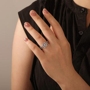 Anillo de compromiso Jeulia de plata de ley con halo flotante trenzado - Product Image 5