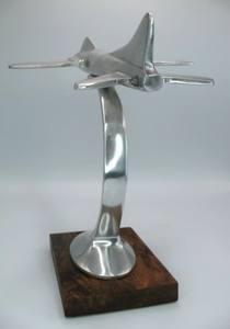 รูปปั้นเครื่องบินสไตล์วินเทจสีเงินรูปแบบเครื่องบินอลูมิเนียมสำเร็จรูปฐานไม้เครื่องประดับบนโต๊ะ - Product Image 5