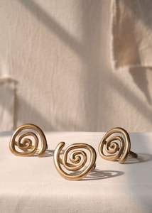 Anillo de Servilleta Moderno Premium con Espiral Dorada, Soporte Metálico Artístico en Espiral para una Decoración de Mesa Elegante y Minimalista para Fiestas y Eventos - Product Image 6