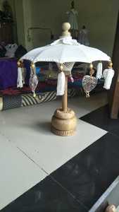 Petit parapluie Bali en bambou fait à la main de différentes couleurs pour la décoration de la maison Centre de table et décoration de mariage - Product Image 2