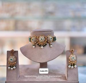 Ensemble de collier antique indien gracieux avec boucles d'oreilles Bijoux de mariée à finition lourde Parfait pour les fêtes et les occasions festives - Product Image 6