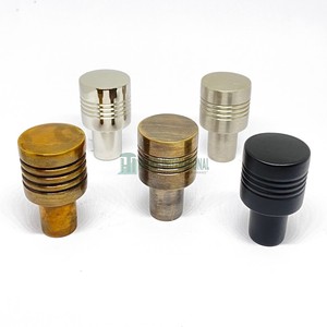 Perilla cilíndrica de latón macizo para armario, perilla de Metal antiguo de alta calidad, tirador de cajón de armario, Hardware al por mayor - Product Image 1