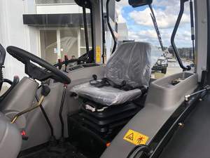 Tractor de Ruedas 4x4 de 75HP con Caja de Cambios Automática y Motor para Uso Agrícola, Transmisión por Engranajes, Aire Acondicionado - Product Image 5