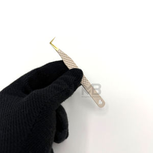 Pince à épiler d'extension de cils en acier inoxydable japonais à 45 degrés avec revêtement de couleur nue et doré méga volume 90 degrés - Product Image 1