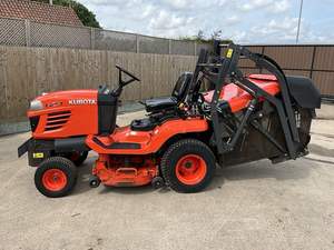 Tondeuse à gazon autoportée Kubota G261HD tracteur de jardin 48v cueilleur d'herbe en excellent état composants de base comprenant un engrenage de pompe à moteur - Product Image 2