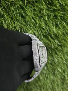 นาฬิกาข้อมือผู้ชายรุ่นลิมิเต็ดอิดิชั่น ปี 2026 - ตัวเรือนทรงเหลี่ยม ควอตซ์ กระจกแซฟไฟร์ พร้อมสายสแตนเลสสตีลแบบเหรียญเรืองแสง สไตล์ฮิปฮอปสุดเท่ - Product Image 3