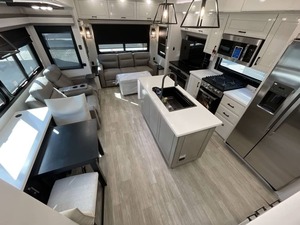 Proveedor Verificado de Autocaravanas Usadas Ja-yco Pinnacle 32RLTS 2026 en Venta - Product Image 3