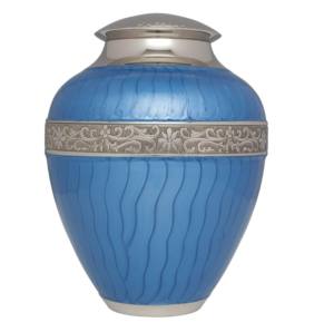 Urna de cremación de latón clásica superior con tira de plata y acabado de esmalte azul real y hermosa banda de grabado - Product Image 1