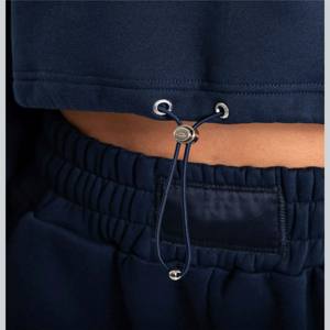 Sudadera con capucha corta OEM personalizada para mujer, de manga larga, casual, con hombros descubiertos, para gimnasio y entrenamiento - Product Image 5