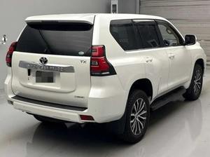 Toyota Land Cruiser Prado, Caja de Cambios Manual/Automática, Motor Diésel de 8L, Volante a la Izquierda, Auto Usado en Venta - Product Image 3