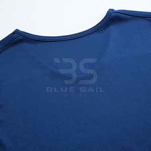 Ensemble d'uniformes de basket-ball personnalisés avec tissu à séchage rapide et uniforme de basket-ball respirant imprimé du logo de l'équipe - Product Image 3