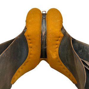 Selle de cheval en cuir de luxe avec siège confortable pour cavaliers professionnels, entraînement quotidien et utilisation en extérieur. - Product Image 5