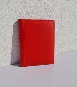 Tarjetero rojo de cuero genuino con fundas de plástico en el interior - Product Image 5