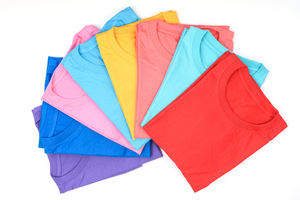 T-shirt unisexe décontracté en coton et polyester, logo imprimé personnalisé, broderie pour la promotion, uniformes et vente en gros - Product Image 3