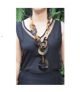 Collar con Colgante de Cuerno de Búfalo Clásico de Alta Calidad, Cuerno Natural y Resina para Enamorados, Cuerno de Búfalo en Oferta - Product Image 4