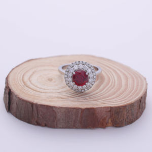 Anillo de compromiso de oro blanco, rosa y amarillo de 14 quilates con doble halo de piedras preciosas rojas cultivadas en laboratorio de 2.21 quilates y diamantes redondos para mujer - Product Image 1