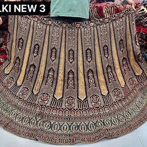 Lehenga de Terciopelo Maroon Rani Rajwadi con Detalles de Bordado Jarkan, Corte y Pegado, Falda Larga de 3.5M, Choli con 4 Bordes Decorativos, Dupatta para Fiesta - Product Image 3