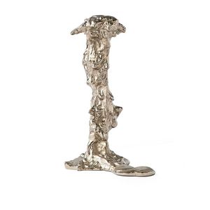 Portavelas de metal en tono dorado con flujo artístico y detalles clásicos hechos a mano para eventos de lujo y acentos de decoración del hogar - Product Image 5