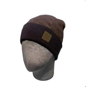 Chapeau beanie en jacquard d'hiver de luxe, couleur unie, bonnet en tricot avec broderie 3D en forme de lettre L, vêtements décontractés de plage pour hommes et femmes - Product Image 4