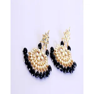 Ensemble de collier choker Kundan avec perles noires, bijoux élégants pour mariage - Product Image 3