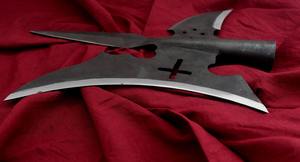 Hacha Medieval del Siglo XVIII Forjada a Mano con una Hoja en un Lado y un Punta Curva en el Otro - Product Image 4