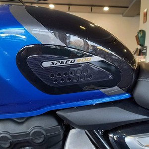 Adesivi Protettivi Laterali 3D Compatibili con Triumph Speed 400, Protezioni per Serbatoio Moto - Product Image 1