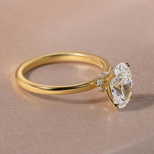 Élégant 1.65 TC Ovale Coupe Solitaire Moissanite Gemstone Ring Lovely Tulip Setting avec Halo Caché pour Cadeau de Proposition de Mariage - Product Image 2