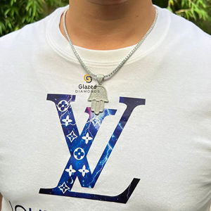 Colgante de Mano Hamsa de Plata de Ley 925 Bañado en Rodio con Diamantes de Moissanita Brillantes de Corte VVS y Estilo Hip Hop Iced Out - Product Image 3