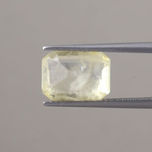 Zafiro Azul Amarillo Natural, Gema Suelta, Certificado IGI, Grado AAA, 11.5x8.5mm, Corte Esmeralda, 5.83 Quilates, Encerado/Lucido Ligero, Fino - Product Image 3