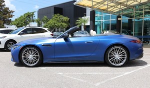 <span class=keywords><strong>Mercedes</strong></span>-Benz AMG <span class=keywords><strong>SL</strong></span> <span class=keywords><strong>Roadster</strong></span> d'occasion 2024-2025 bleu frais, intérieur clair, sièges en cuir, toit ouvrant, avec le meilleur rapport qualité-<span class=keywords><strong>prix</strong></span> - Product Image 3
