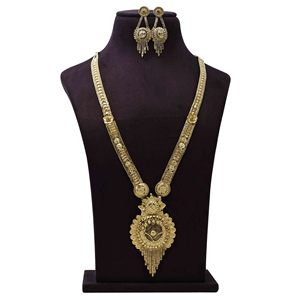 Vente en gros Formant 14K 18K 24K Ensemble de colliers longs remplis d'or, Ensemble de bijoux de mode, Ensemble de bijoux design floral en laiton plaqué or. - Product Image 1