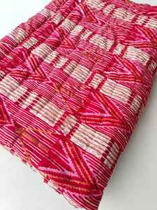 Couette réversible en coton imprimé floral rouge de Jaipur - Product Image 2