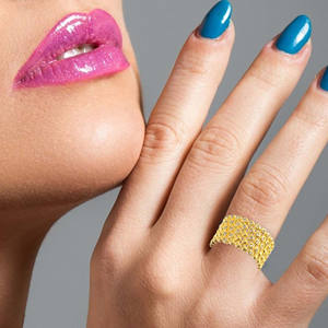 Anillo DE BODA elegante y versátil chapado en oro de 18 quilates con diseño de panal geométrico minimalista - Product Image 2