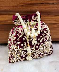 Bolsas Potlis Indias Tradicionales Multicolores para Regalos de Boda, Fiestas Indias, 2026, para Frutos Secos - Product Image 2