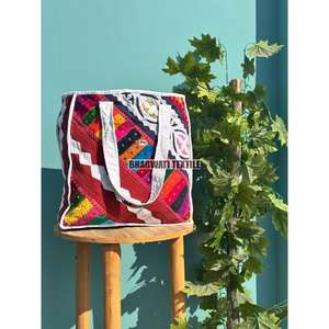 Sac fourre-tout matelassé en coton indien fait à la main à usage quotidien Patchwork Design pour les voyages, la plage et l'épicerie Cadeau parfait - Product Image 1