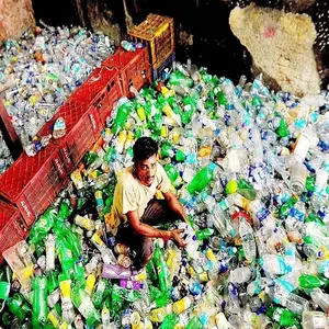 2024 botellas de plástico para residuos de mascotas chatarra en balas/botellas para mascotas pacas chatarra de plástico reciclado/botellas para mascotas Precio de chatarra de plástico