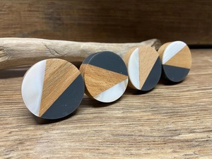 Articles de boutons en résine de bois faits à la main de luxe de la meilleure qualité Accessoires de quincaillerie en pierre et boutons de porte en bois naturel fabriqués en Inde - Product Image 4