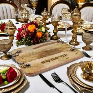 Tabla de Challah de Granada Personalizada, Elegante Bandeja Rectangular Reversible de Madera para Servir, Asas de Metal, Hecha a Mano, Gran Venta para Bodas - Product Image 5